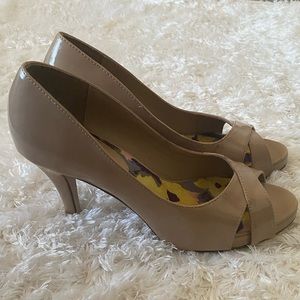 Madden Girl Size 8 Beige Heels